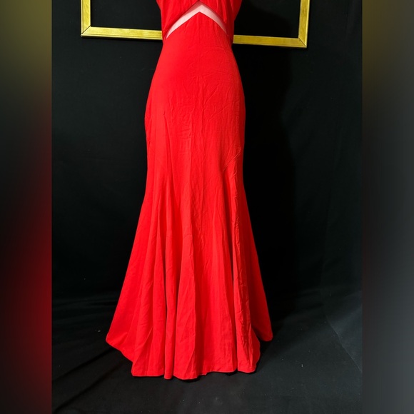 Red Dress - Picture 4 of 13